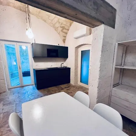 Dante's Patio Apartment